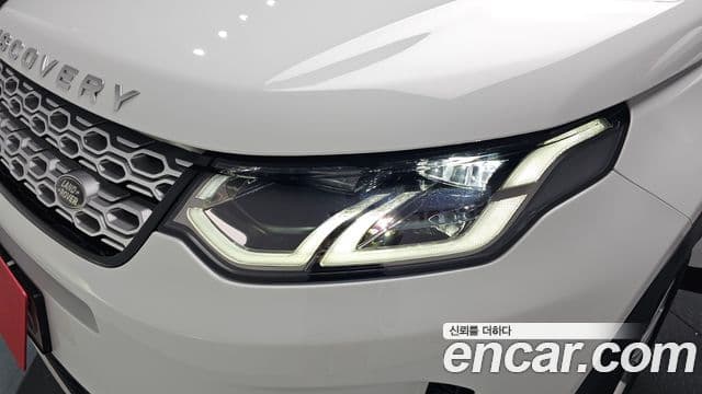 Land Rover Discovery Sport 2023 — Photo 10/37