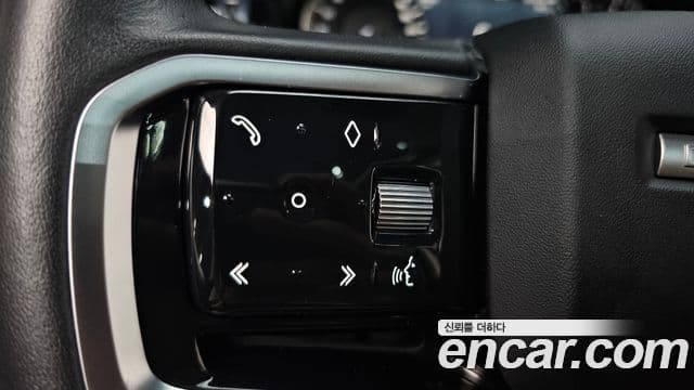 Land Rover Discovery Sport 2023 — Photo 9/37