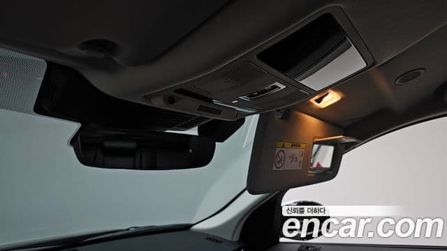 Land Rover Discovery Sport 2023 — Photo 19/37