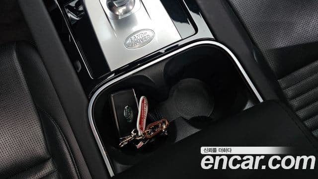 Land Rover Discovery Sport 2023 — Photo 12/37
