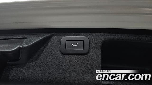Land Rover Discovery Sport 2023 — Photo 35/37
