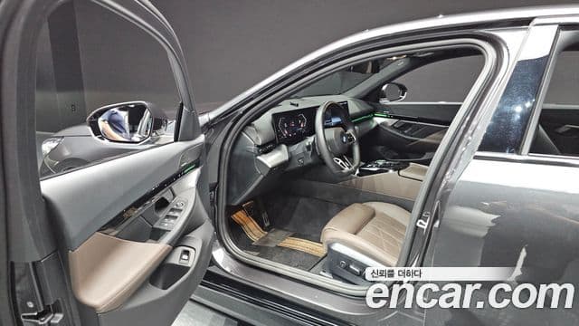 BMW 5 Series 2024 — Şəkil 10/20