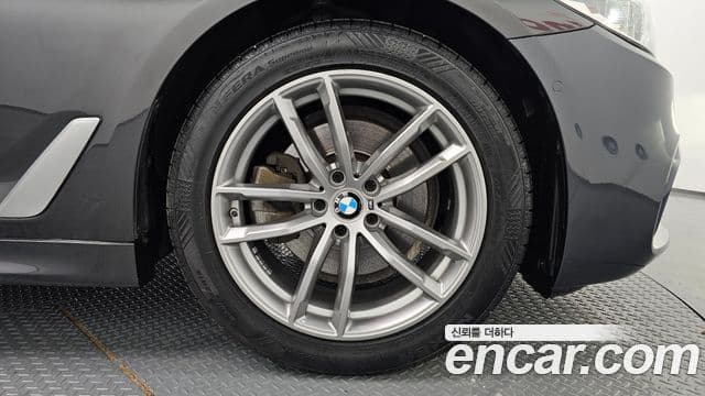 BMW 5 Series 2019 — фото 5 из 20