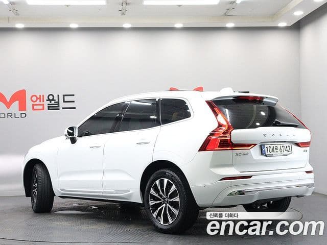 Volvo XC60 2023 — ფოტო 3/20