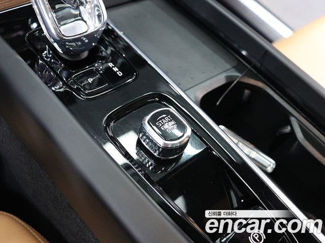 Volvo XC60 2023 — ფოტო 9/20