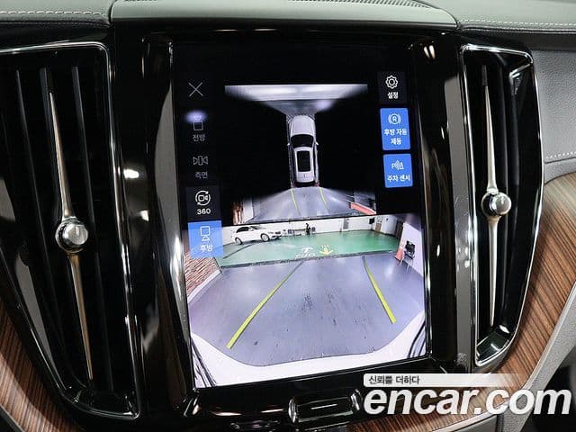 Volvo XC60 2023 — ფოტო 10/20