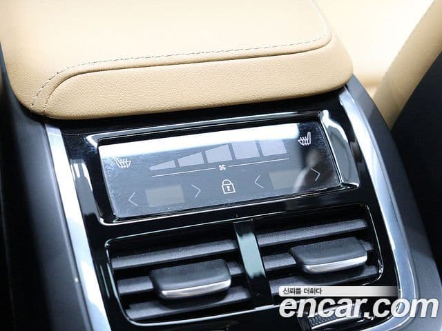 Volvo XC60 2023 — ფოტო 12/20