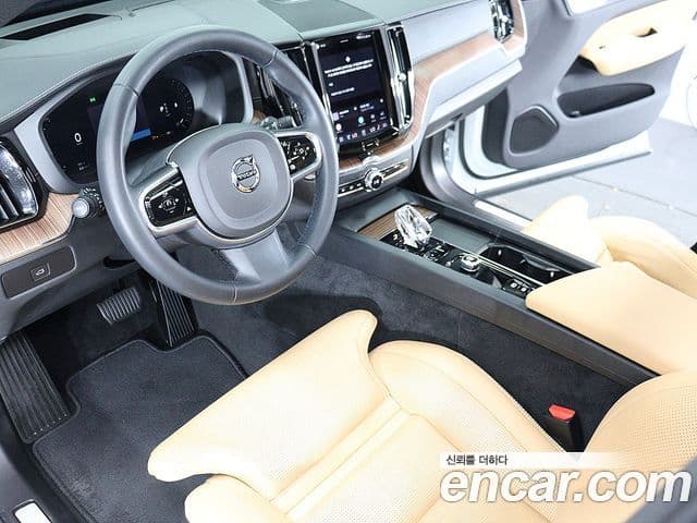 Volvo XC60 2023 — ფოტო 15/20
