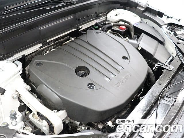Volvo XC60 2023 — ფოტო 18/20