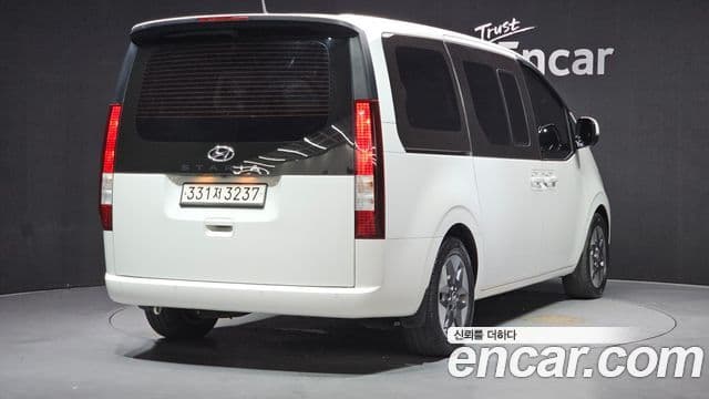 Hyundai Staria 2022 — ფოტო 2/20