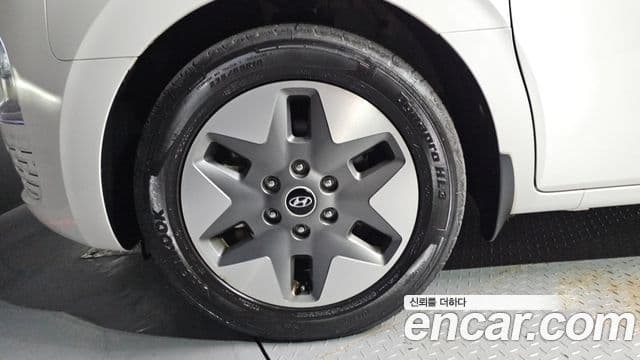 Hyundai Staria 2022 — ფოტო 5/20