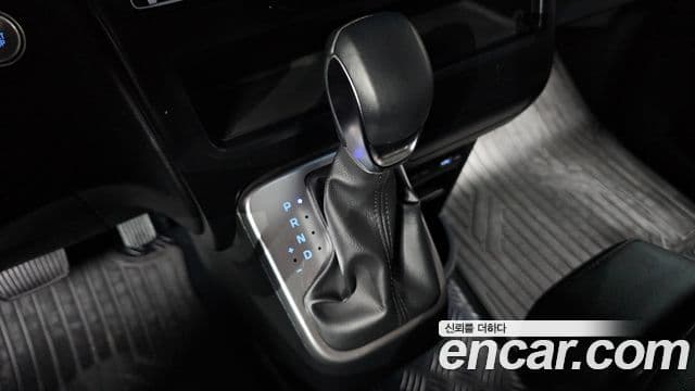 Hyundai Staria 2022 — ფოტო 9/20