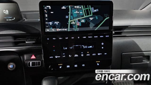 Hyundai Staria 2022 — ფოტო 14/20