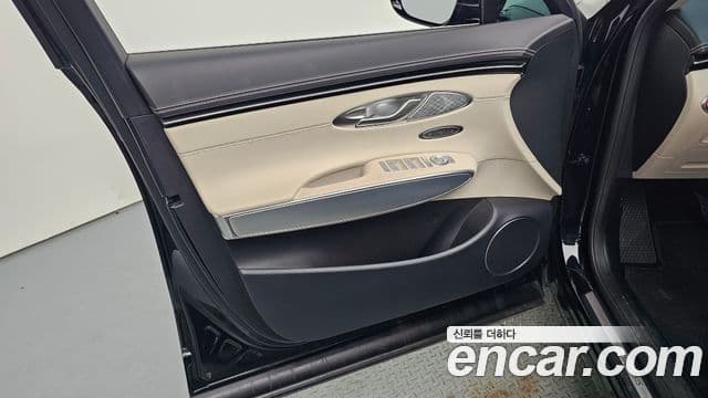 Genesis GV70 2022 — Şəkil 25/34