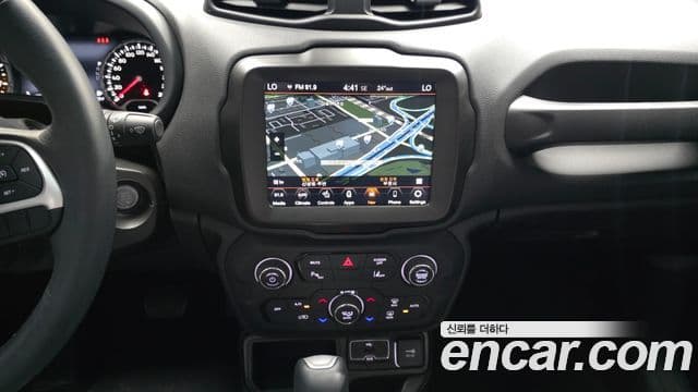 Jeep Renegade 2023 — Şəkil 14/20