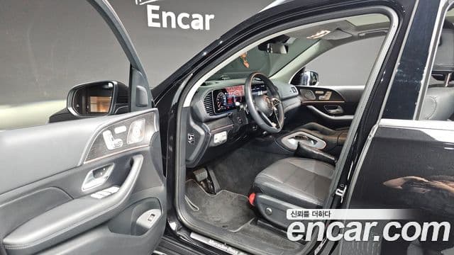 Mercedes-Benz GLE-Class 2025 — Photo 30/34