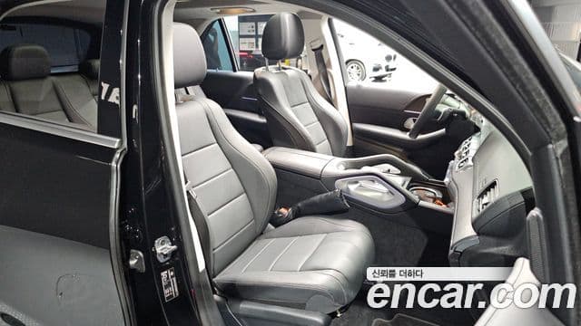 Mercedes-Benz GLE-Class 2025 — Photo 16/34