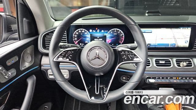 Mercedes-Benz GLE-Class 2025 — Photo 33/34