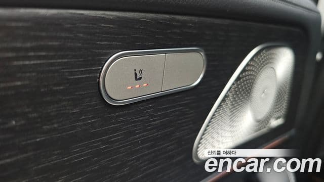 Mercedes-Benz GLE-Class 2025 — Photo 4/34