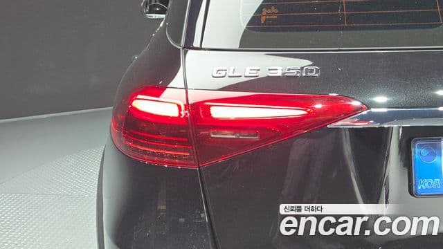 Mercedes-Benz GLE-Class 2025 — Photo 28/34