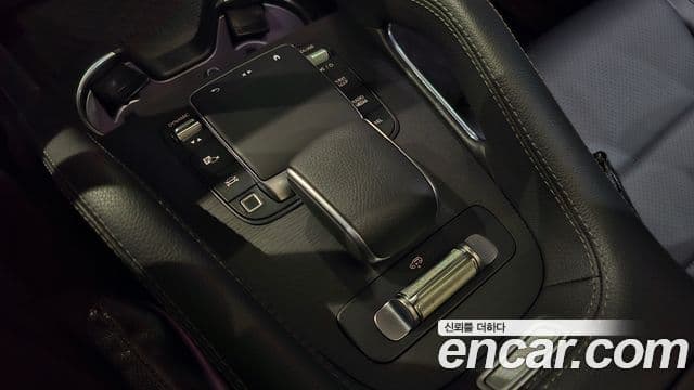 Mercedes-Benz GLE-Class 2025 — Photo 31/34