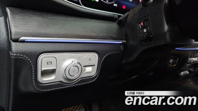 Mercedes-Benz GLE-Class 2025 — Photo 6/34