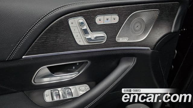 Mercedes-Benz GLE-Class 2025 — Photo 32/34