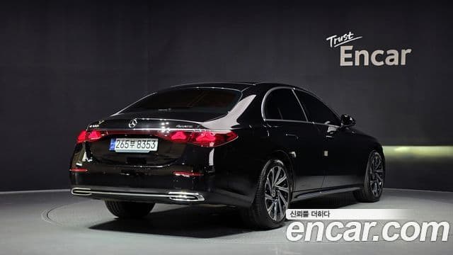 Mercedes-Benz E-Class 2024 — ფოტო 2/20