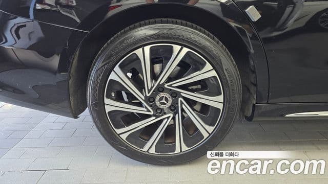 Mercedes-Benz E-Class 2024 — ფოტო 5/20