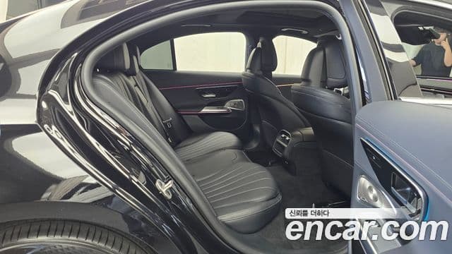 Mercedes-Benz E-Class 2024 — ფოტო 11/20