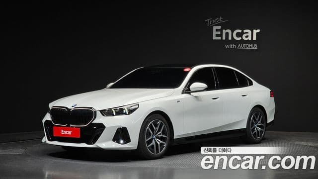 BMW 5 Series 2025 — ფოტო 1/20