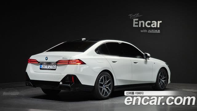 BMW 5 Series 2025 — ფოტო 2/20