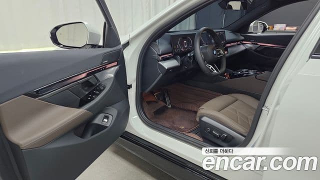 BMW 5 Series 2025 — ფოტო 10/20