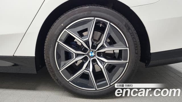 BMW 5 Series 2025 — Photo 33/33