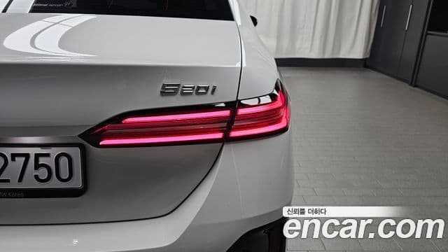 BMW 5 Series 2025 — Photo 12/33