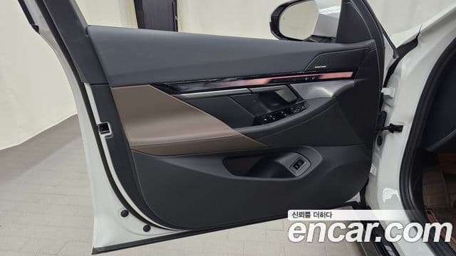 BMW 5 Series 2025 — Photo 30/33