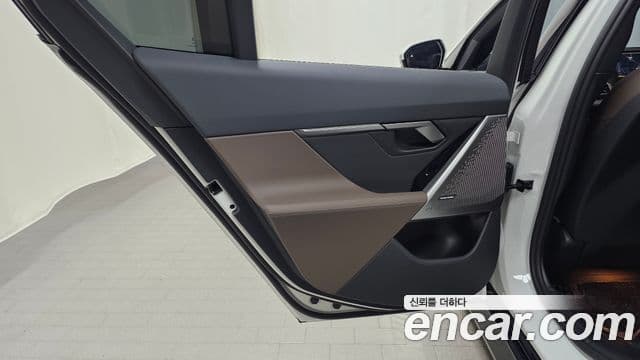 BMW 5 Series 2025 — Photo 26/33