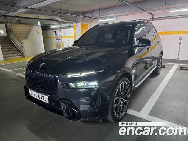 BMW X7 2023 — Photo 2/18