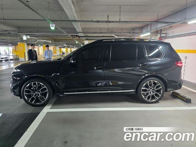 BMW X7 2023 — Photo 3/18