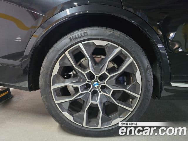 BMW X7 2023 — Photo 13/18