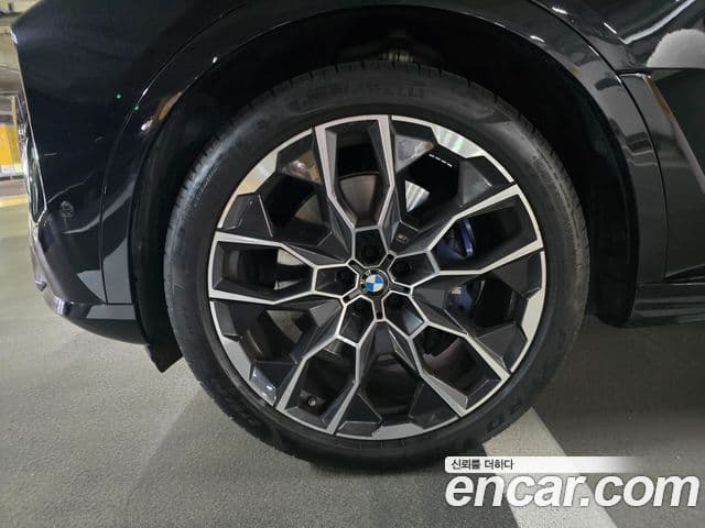 BMW X7 2023 — Photo 11/18