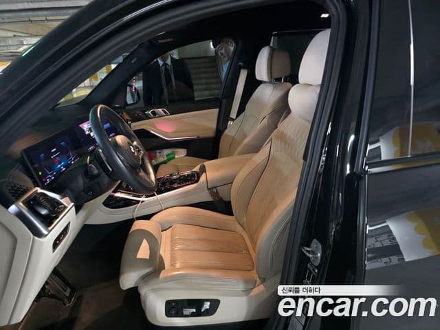 BMW X7 2023 — Photo 16/18