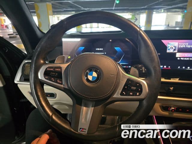 BMW X7 2023 — Photo 17/18