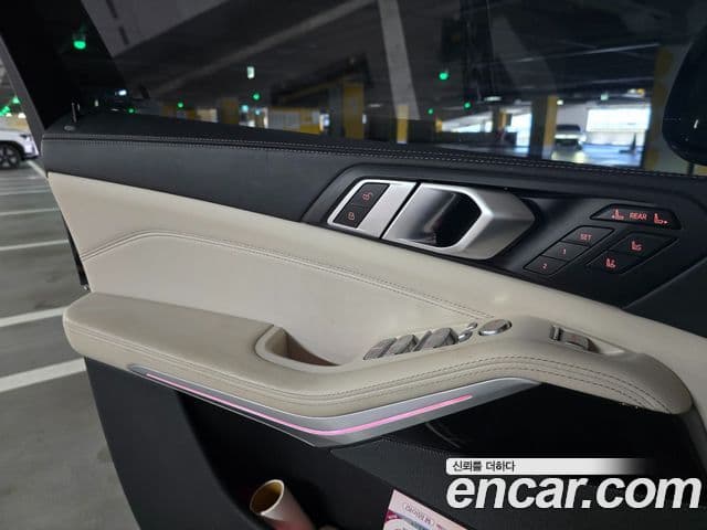 BMW X7 2023 — Photo 8/18