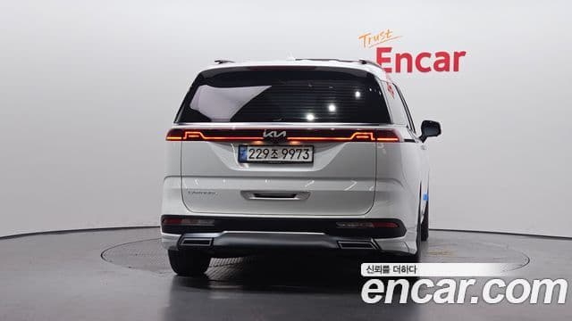 Kia Carnival 2021 — ფოტო 3/20