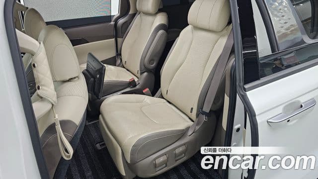 Kia Carnival 2021 — ფოტო 11/20