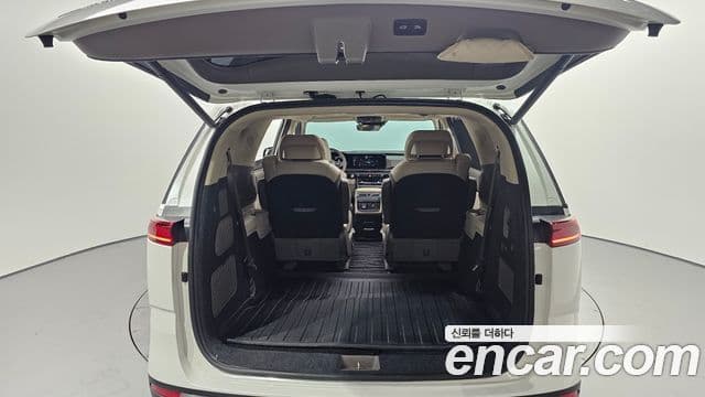 Kia Carnival 2021 — ფოტო 19/20
