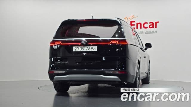 Kia Carnival 2021 — ფოტო 4/20