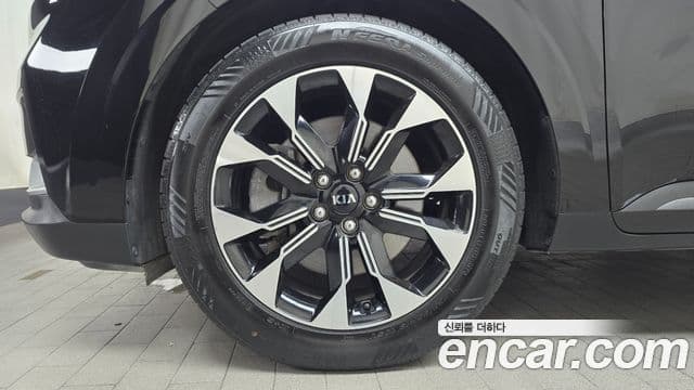 Kia Carnival 2021 — ფოტო 5/20