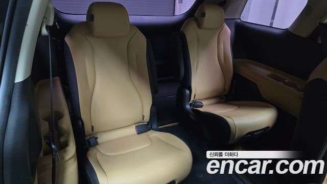 Kia Carnival 2021 — ფოტო 12/20
